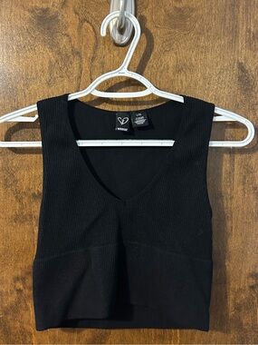 Windsor Black Ribbed V-Neck Crop Tank